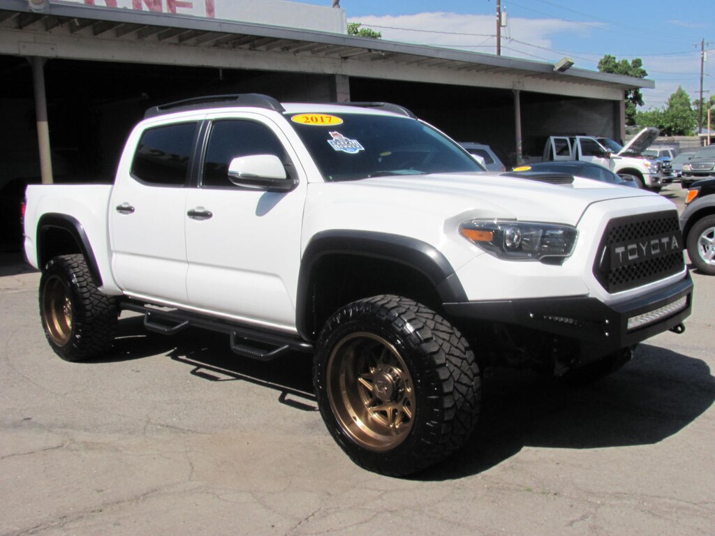 Used 2017 Toyota Tacoma TRD Sport V6 (Lifted) (Show Truck) Truck Double Cab
