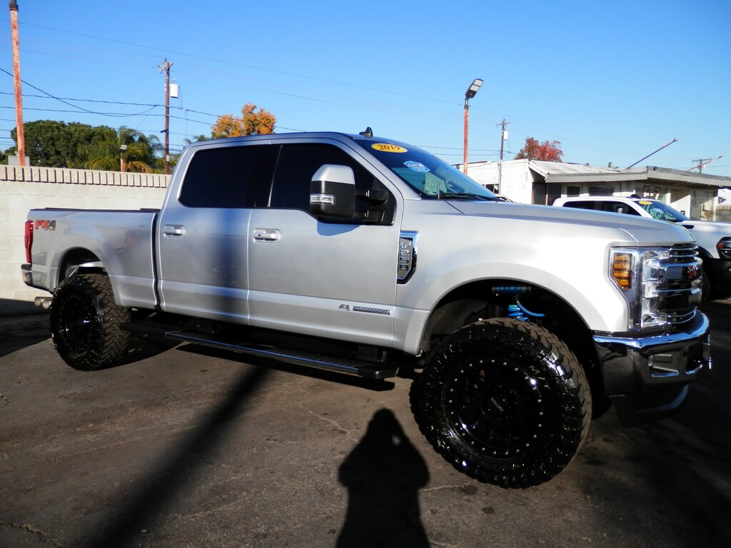 Used 2019 Ford F-250 Lariat 6.7 Turbo Diesel 4WD (Lifted) Truck Crew Cab