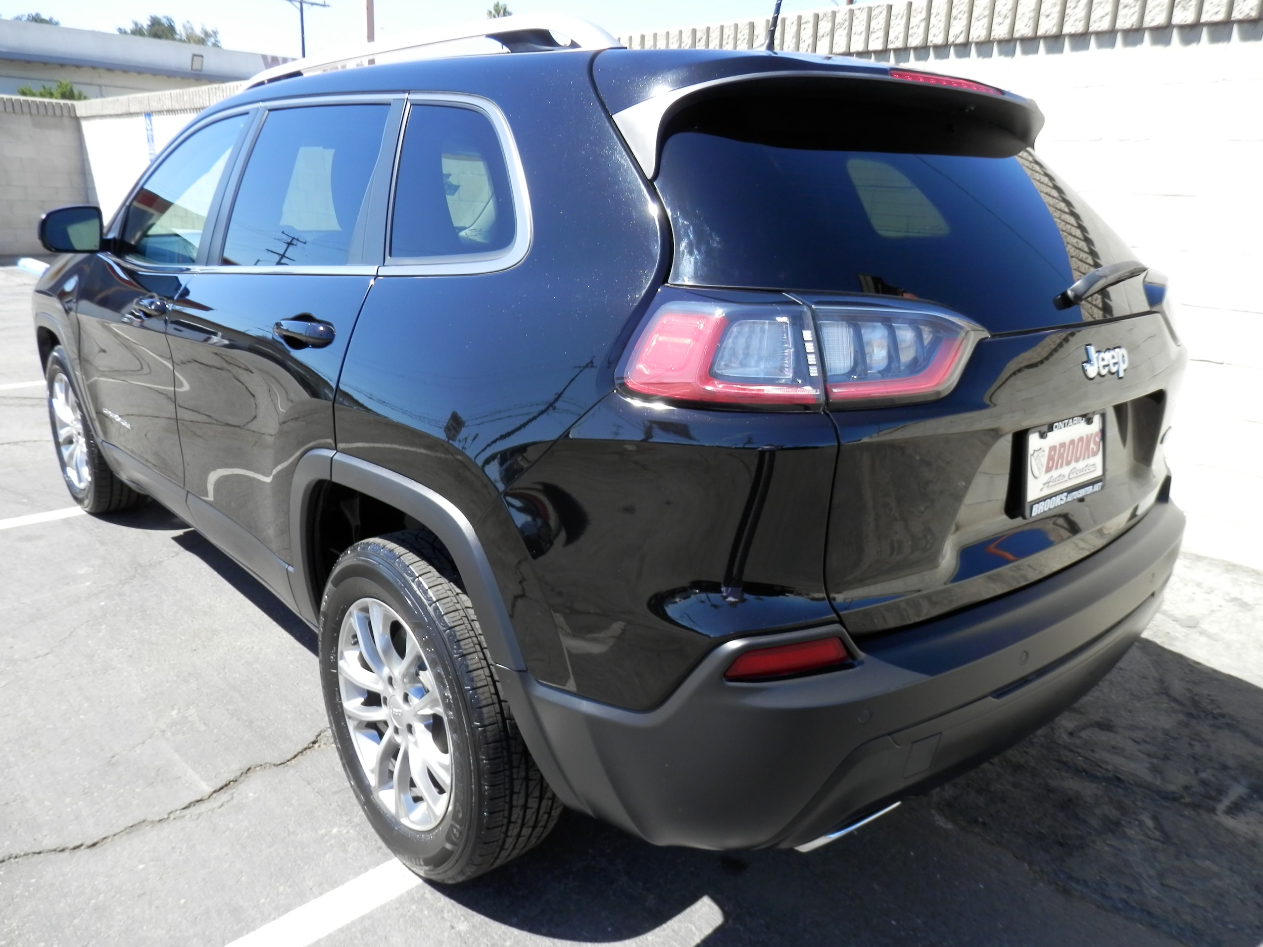 2021 Jeep Cherokee Latitude Lux photo 2