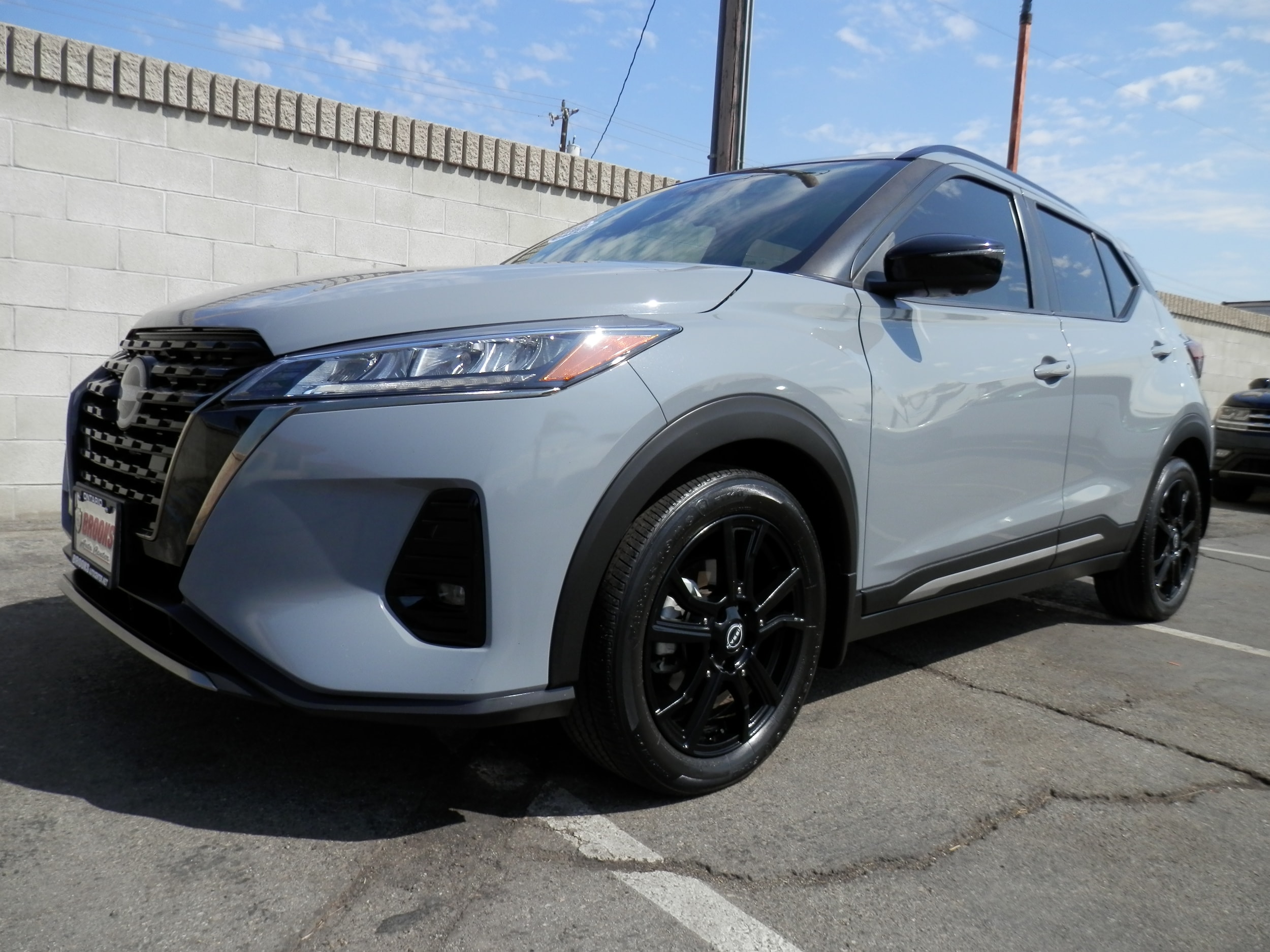 2023 Nissan Kicks SR