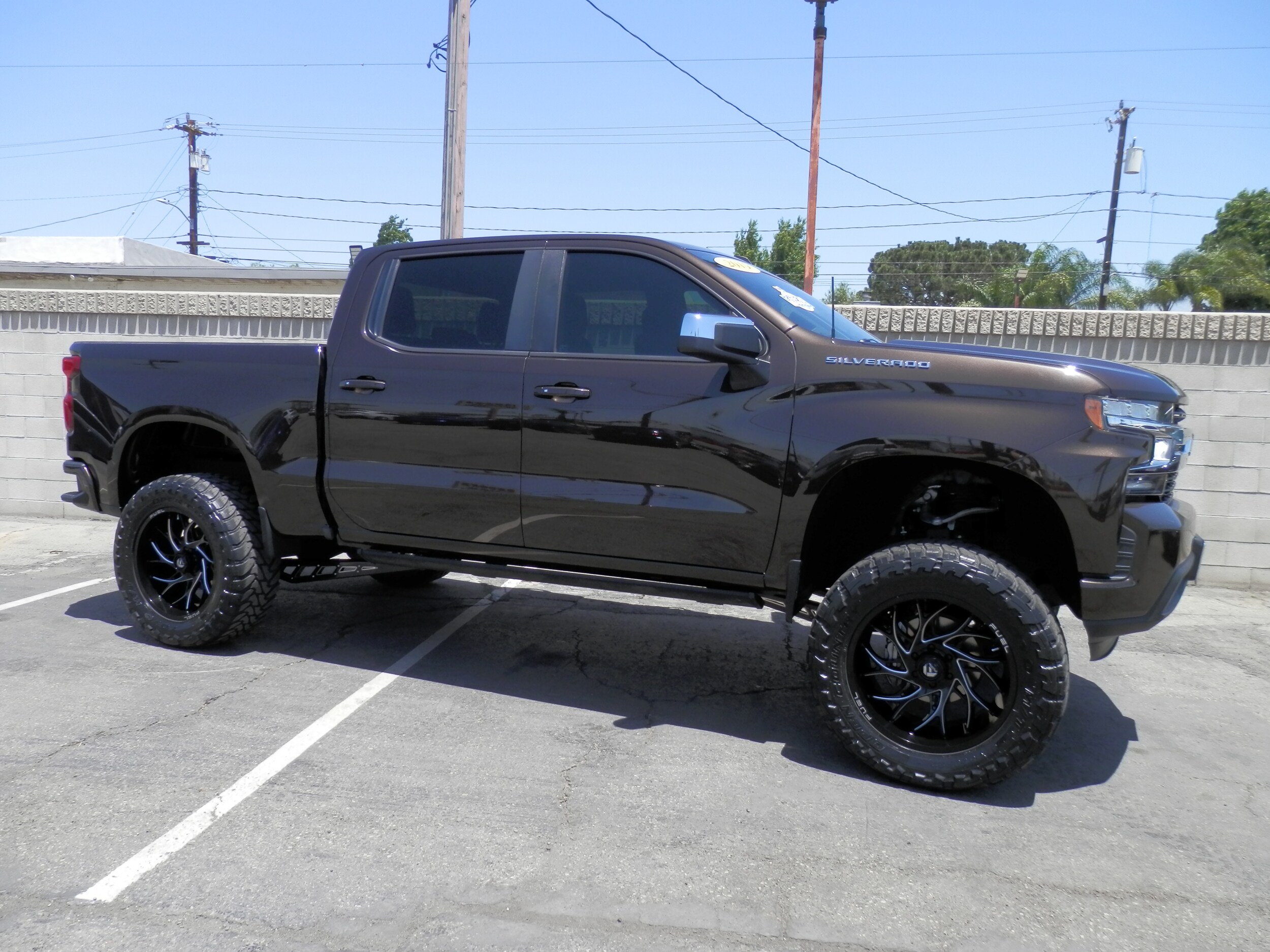 2019 Chevrolet Silverado 1500 LT Custom photo 2