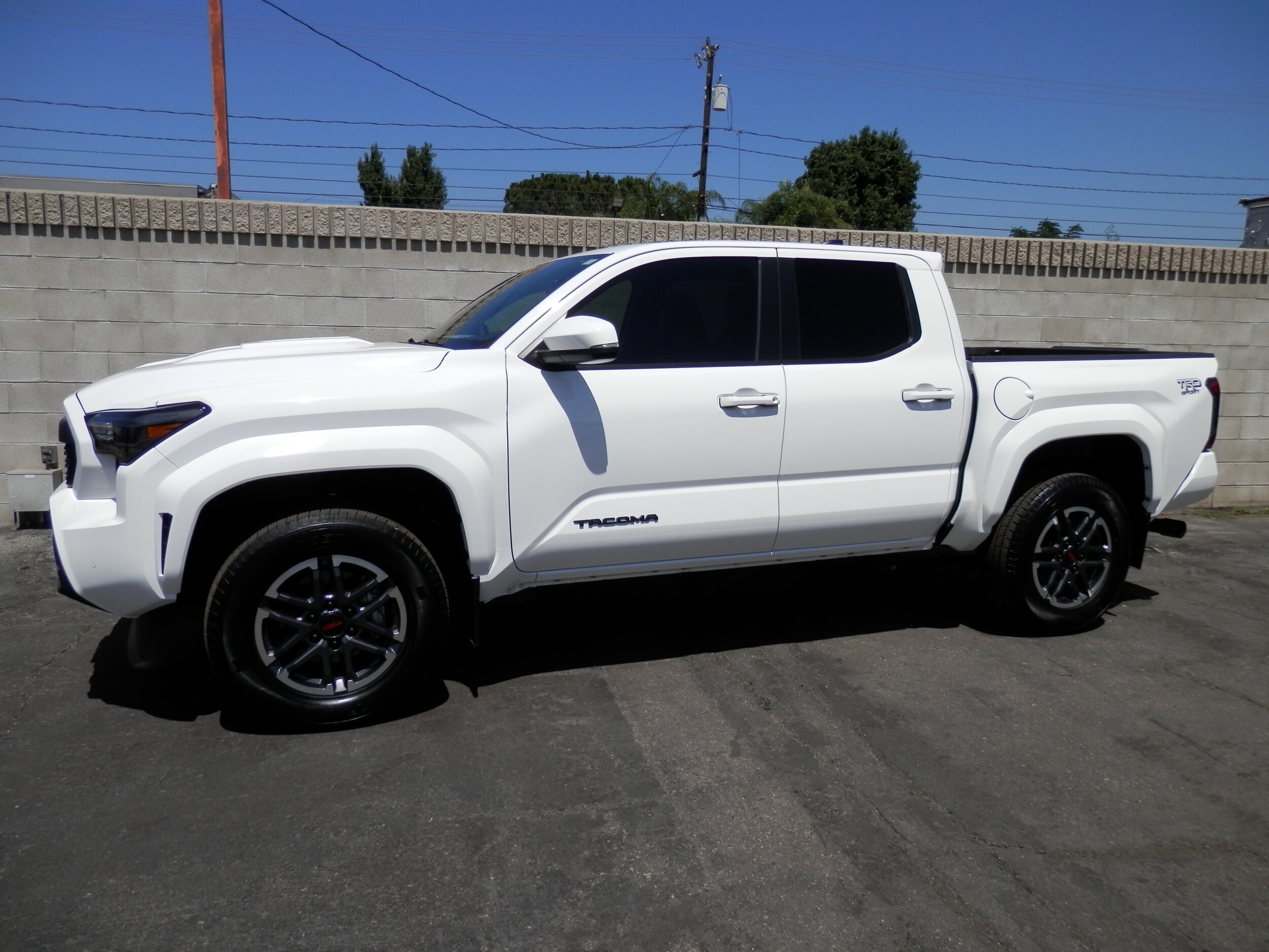 2024 Toyota Tacoma TRD 4x4 Sport photo 2