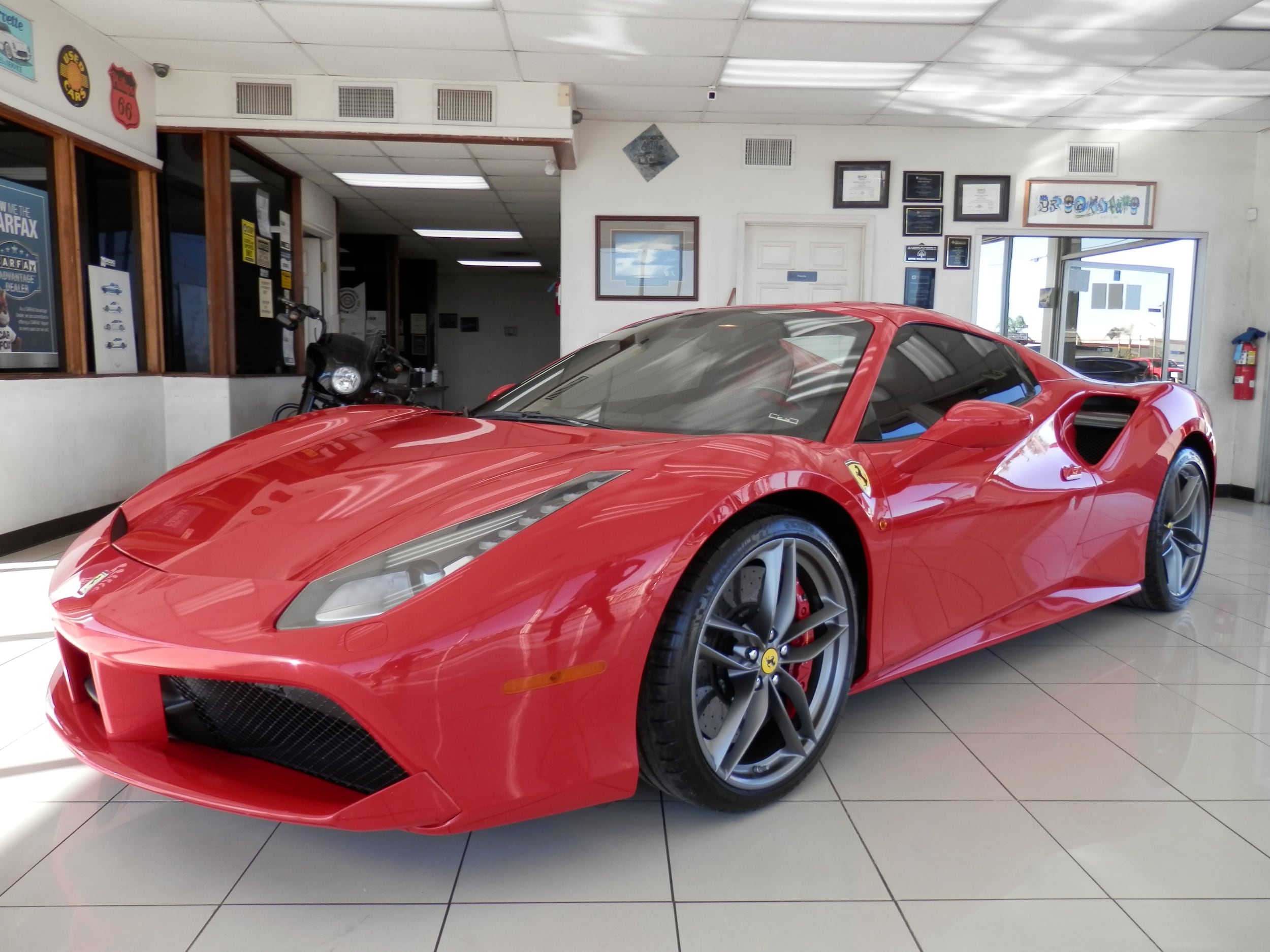 2018 Ferrari 488 -'s photo