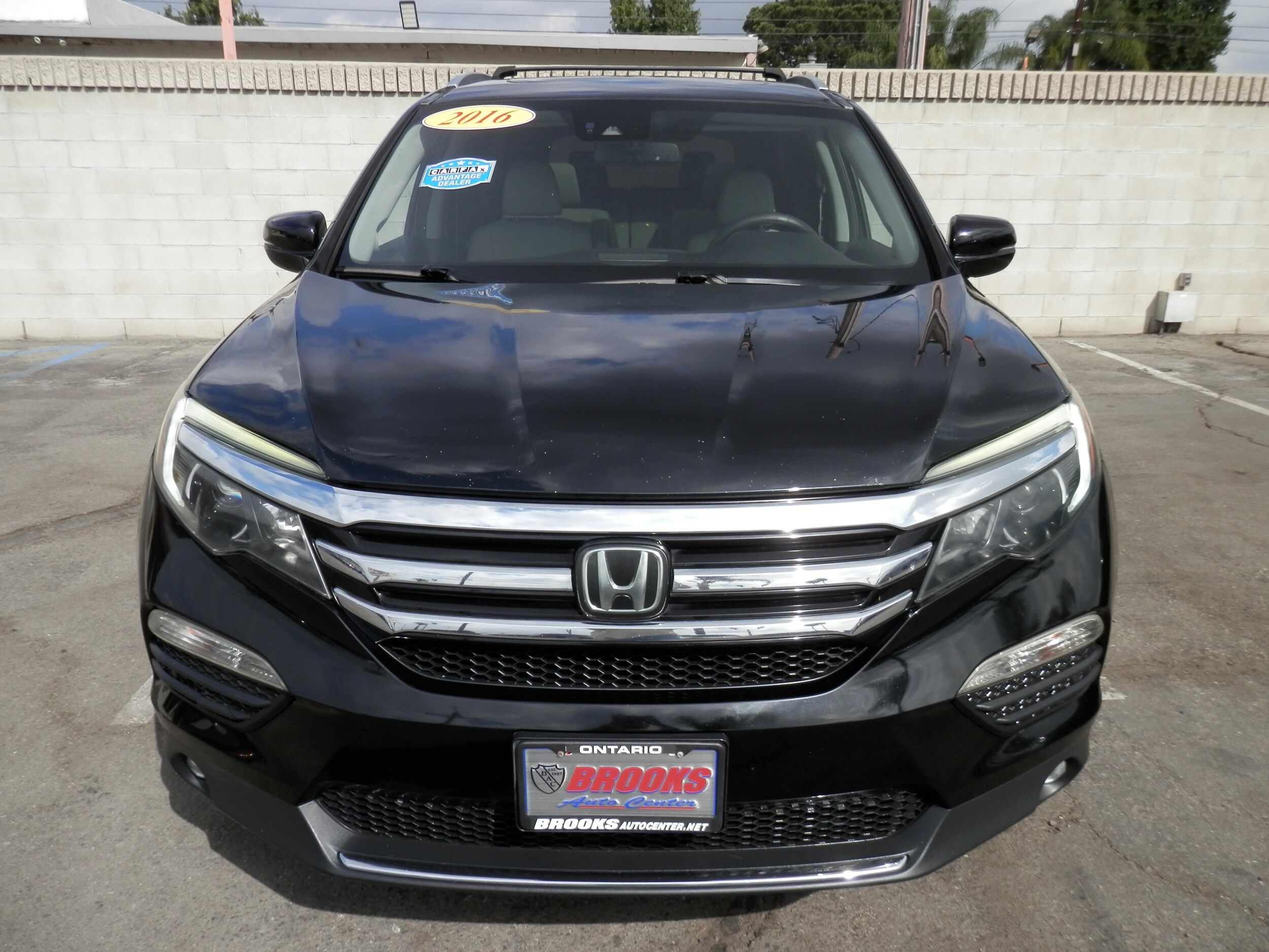 2016 Honda Pilot Elite photo 2