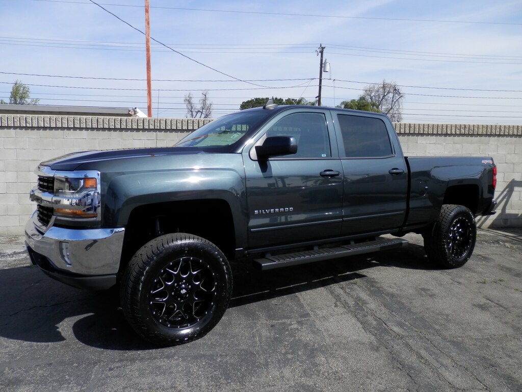 Used 2017 Chevrolet Silverado 1500 LT (4WD) (4 INCH PRO COMP LIFT) Truck Crew Cab