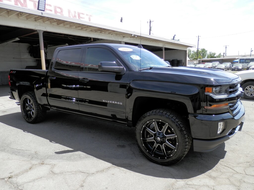 Used 2018 Chevrolet Silverado 1500 LT Z71 4WD (3 Inch Leveling Kit) (Original 10,593 Truck Crew Cab