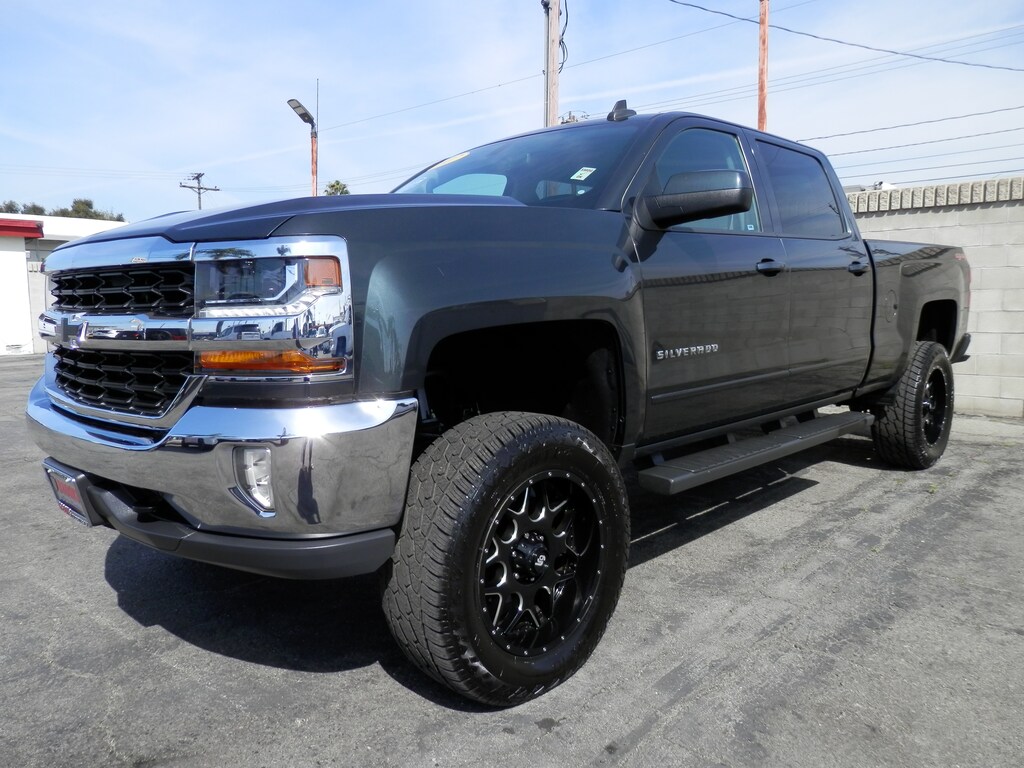 Used 2017 Chevrolet Silverado 1500 LT (4WD) (4 INCH PRO COMP LIFT) Truck Crew Cab