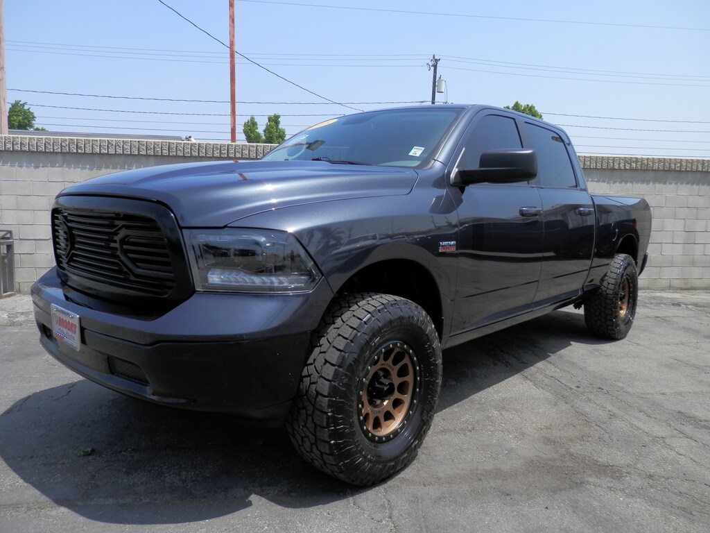 Used 2019 Ram 1500 Classic SLT (5.7 HEMI w/ 4 INCH ROUGH COUNTRY LIFT) Truck Crew Cab