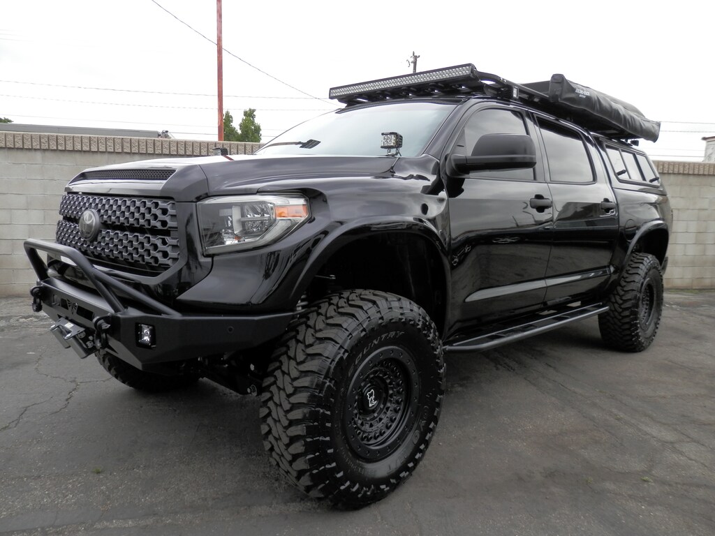 Used 2018 Toyota Tundra SR5 5.7L V8 (6 INCH BDS LIFT) (MUST SEE SHOW TRUCK Truck CrewMax