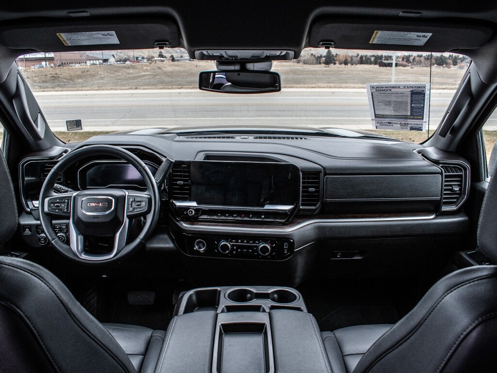 2024 GMC Sierra 1500 SLT - Photo 9