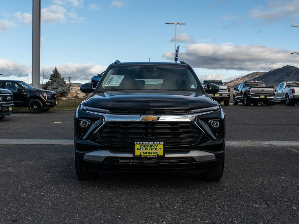 2025 Chevrolet Trailblazer LT photo 2