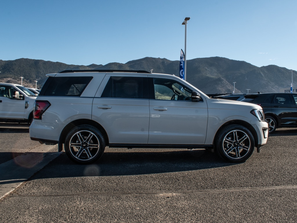 2021 Ford Expedition Limited photo 4