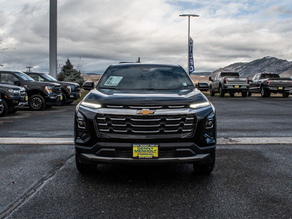 2025 Chevrolet Equinox LT photo 2