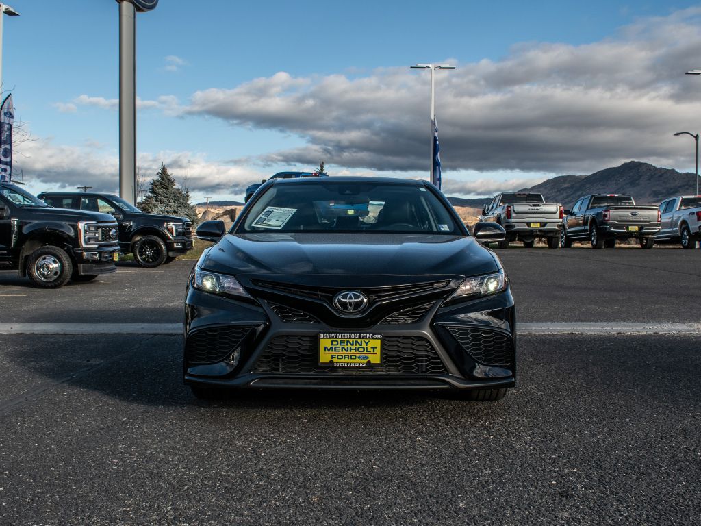 2022 Toyota Camry SE photo 2