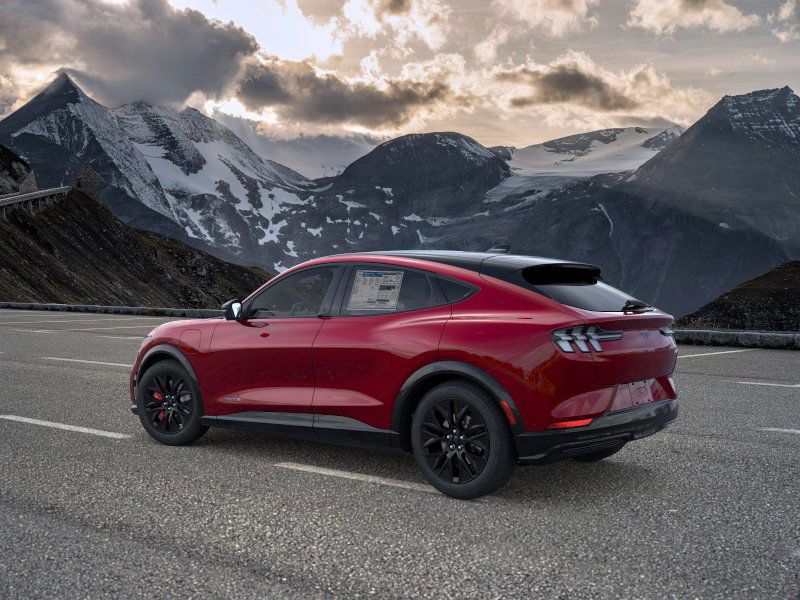 2025 Ford Mustang Mach-E Premium photo 4