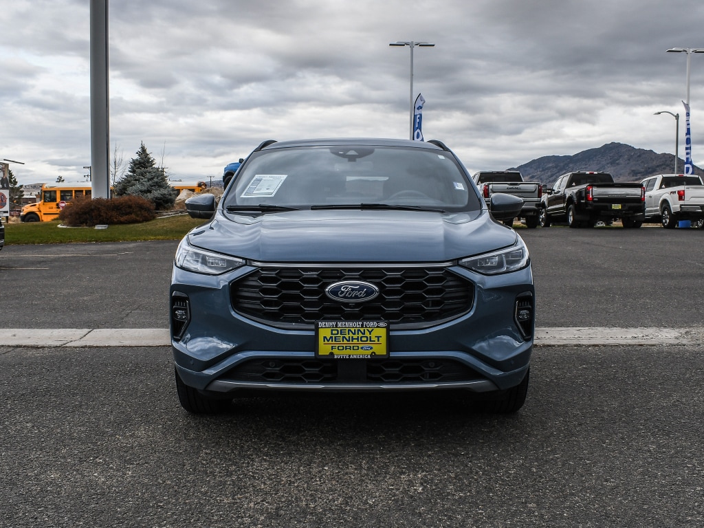 2023 Ford Escape Elite photo 2