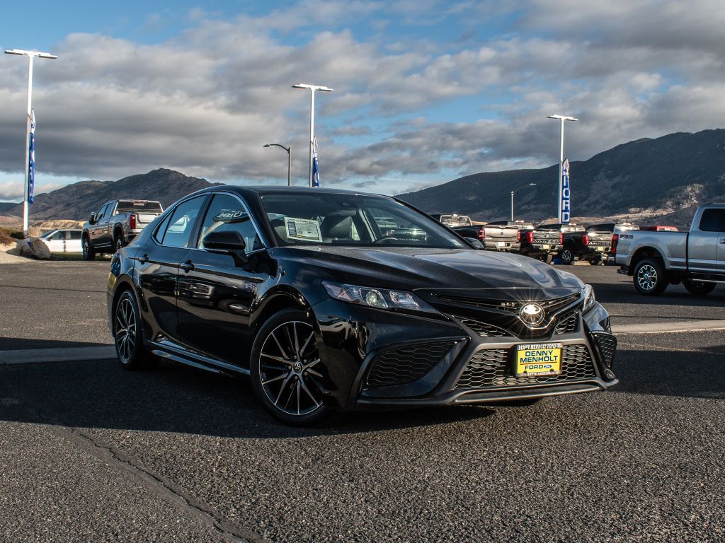 2022 Toyota Camry SE photo 3