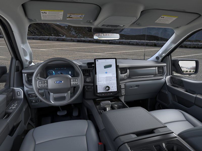 2025 Ford F-150 Lightning Flash - Photo 9