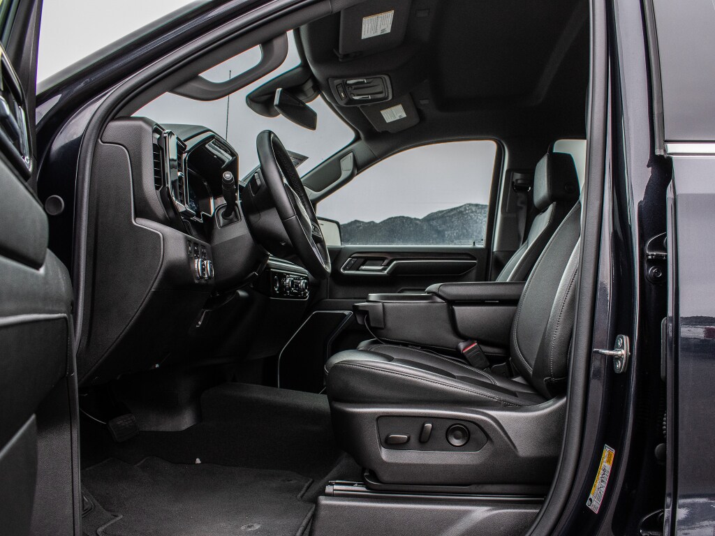 2024 GMC Sierra 1500 SLT - Photo 17