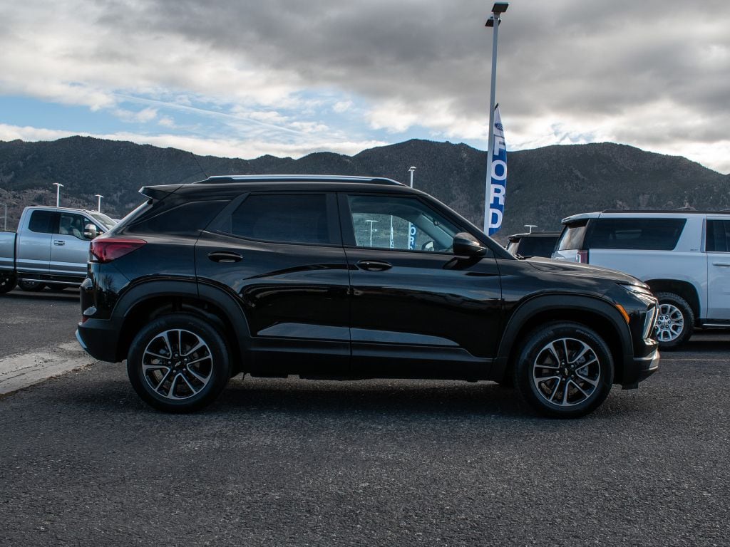 2025 Chevrolet Trailblazer LT photo 4