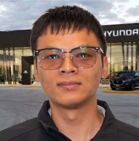Staff member Zhou He Zhang from ID_30b22bba7ebd