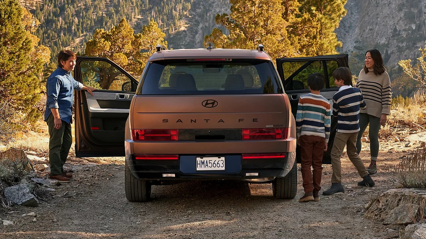 2024-santa-fe-hev-mx5hev-0159-gallery_16-9.png
