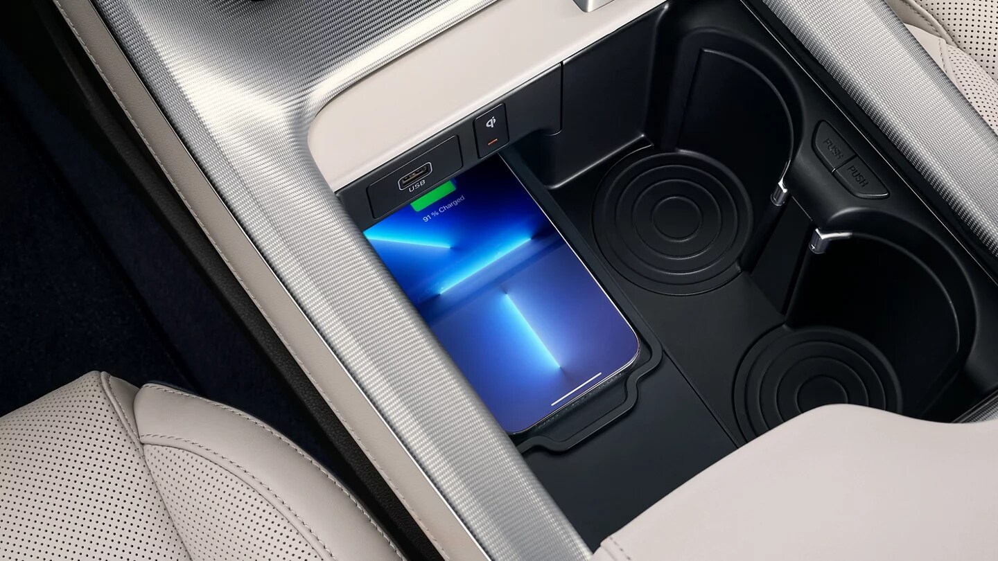 Wireless charging inside the 2025 Hyundai Palisade Near Cinco Ranch