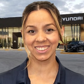 Staff member Rosa Vega from ID_8ce49a8b0879