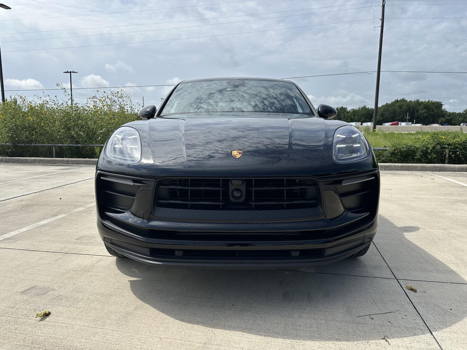 2023 Porsche Macan T photo 2