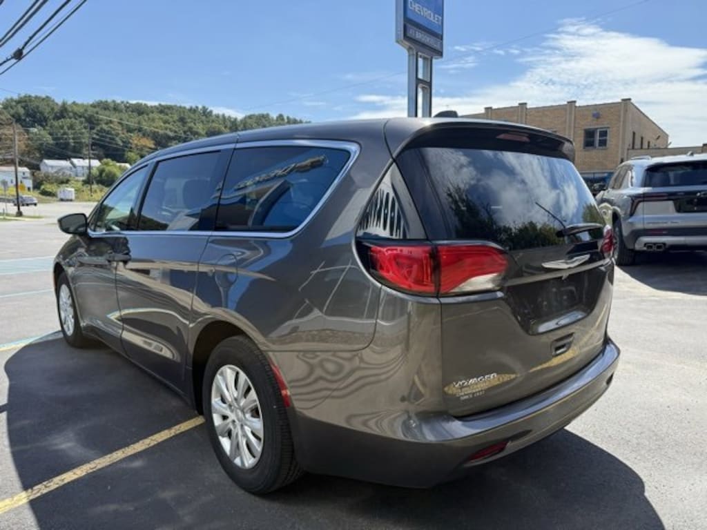 Used 2021 Chrysler Voyager L
