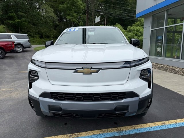2025 Chevrolet Silverado EV LT photo 2