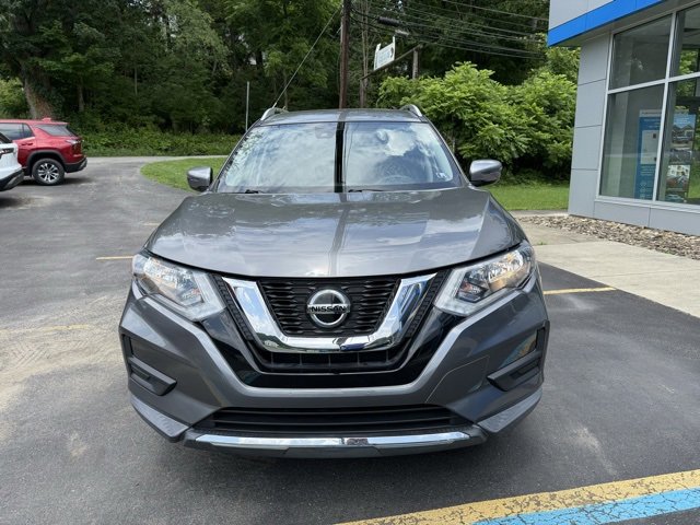 2019 Nissan Rogue SV photo 2