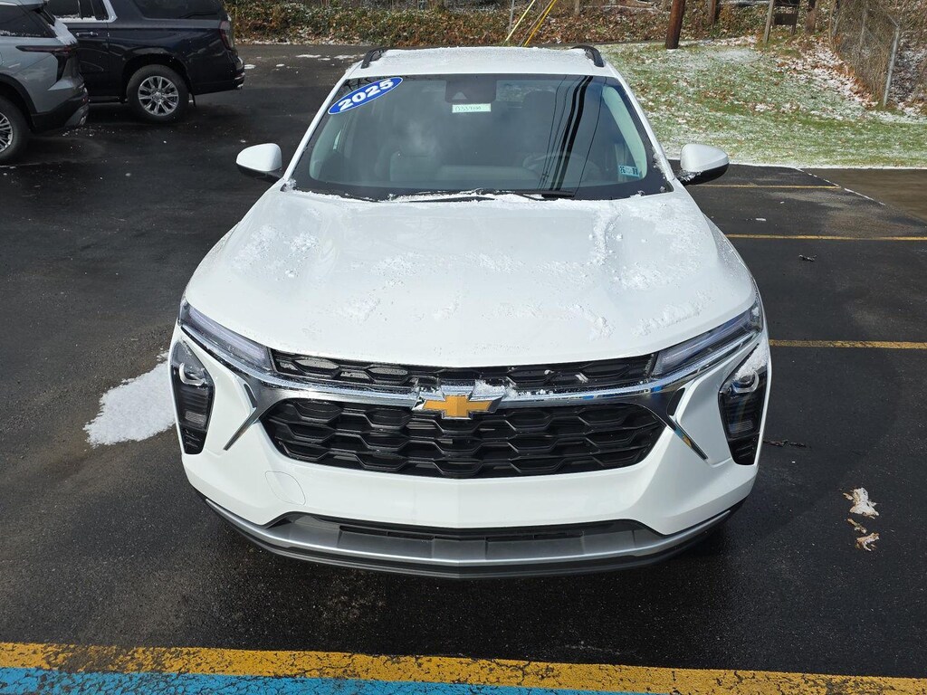 New 2025 Chevrolet Trax LT SUV