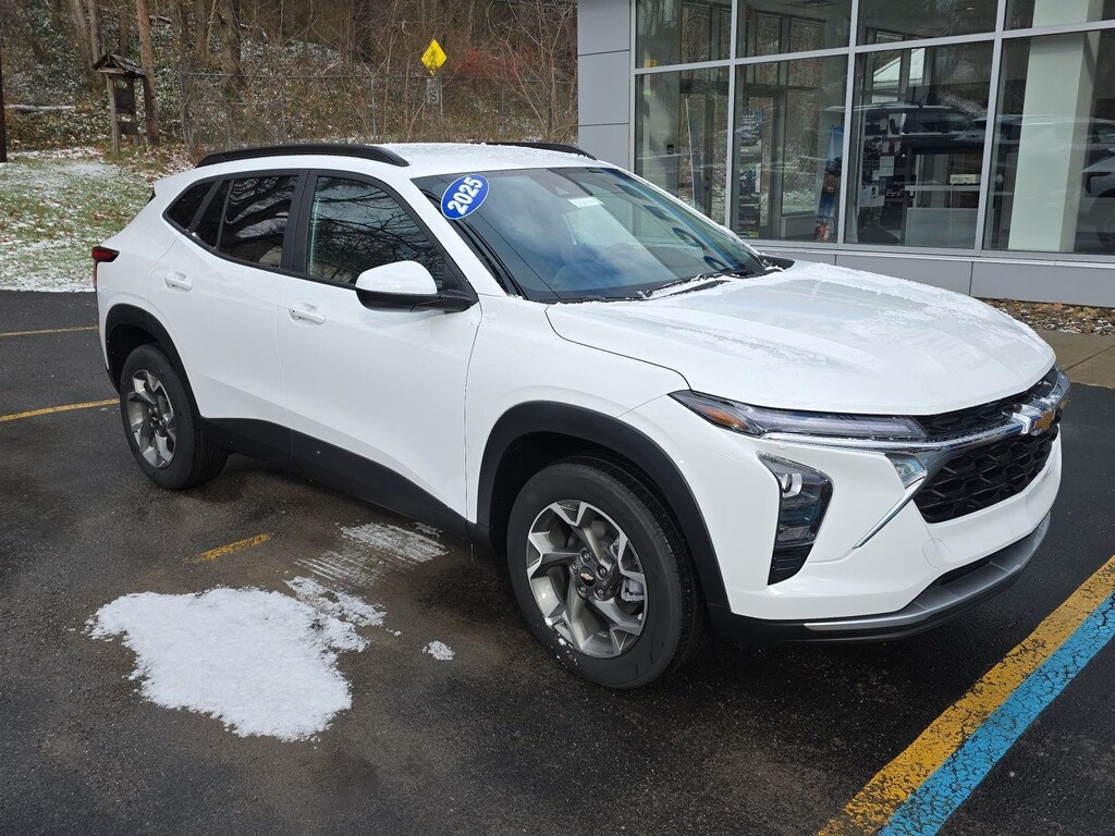 New 2025 Chevrolet Trax LT SUV