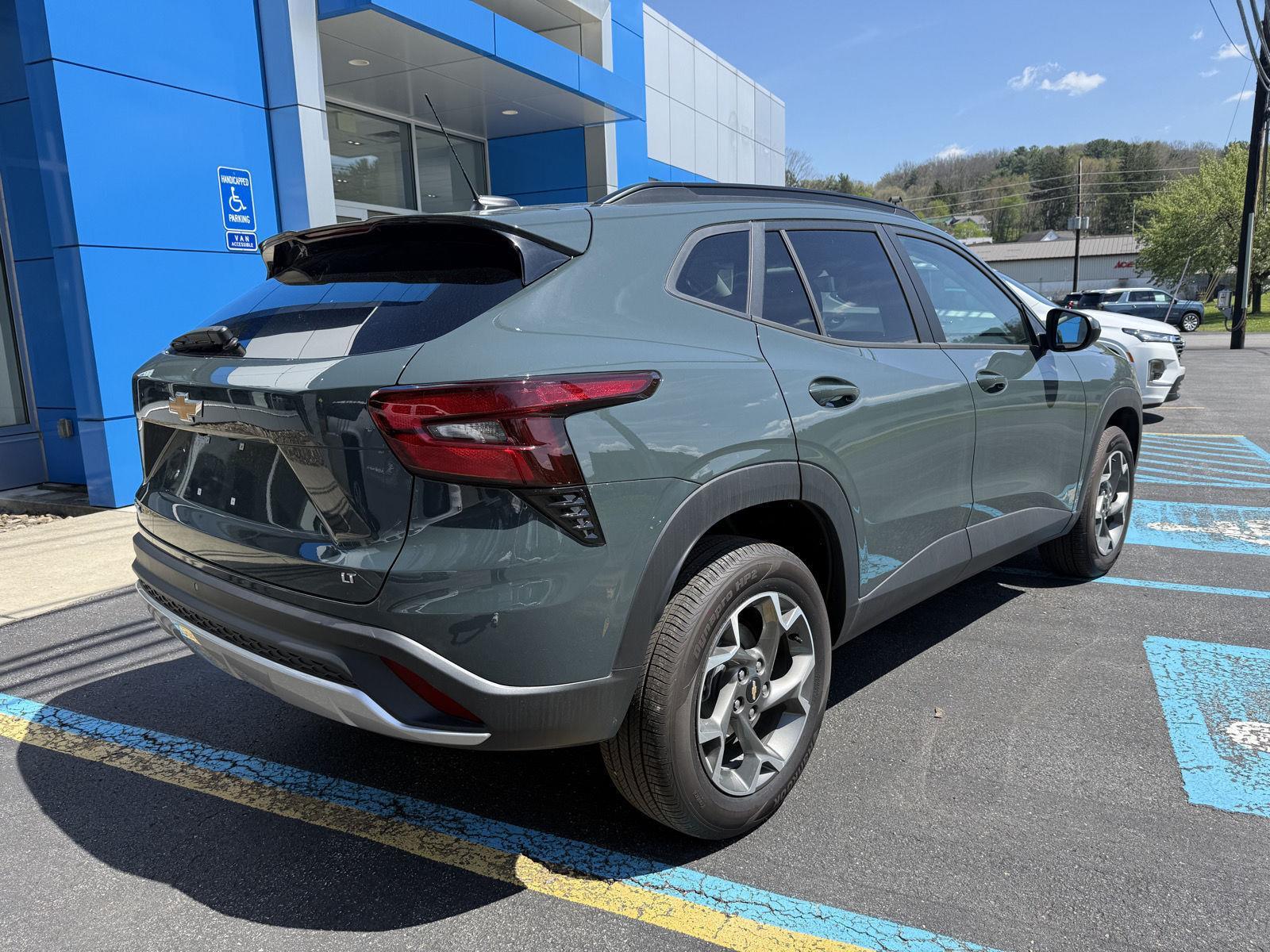 2025 Chevrolet Trax LT - Photo 6