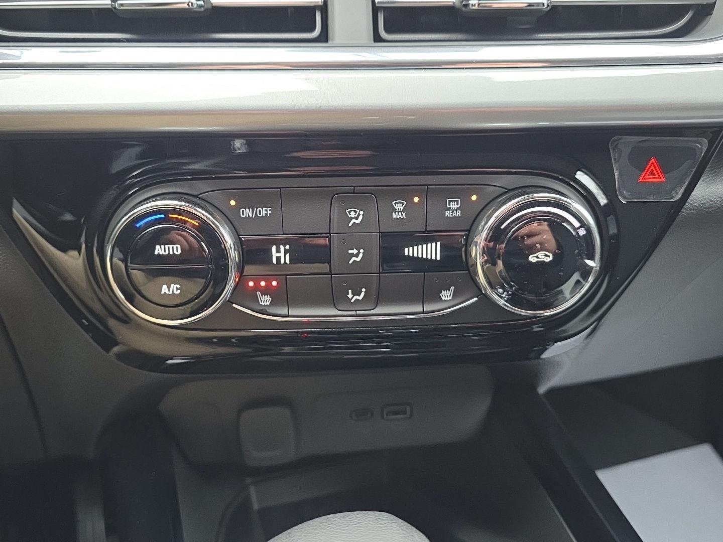 2025 Chevrolet Trax LT - Photo 13