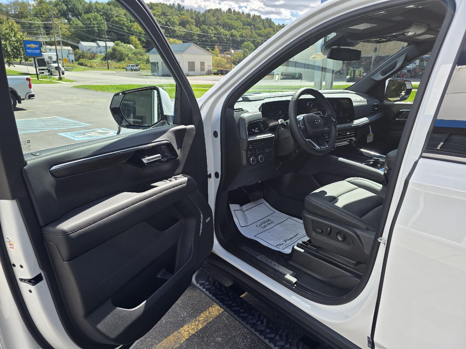 2027 Chevrolet Tahoe Z71 - Photo 10