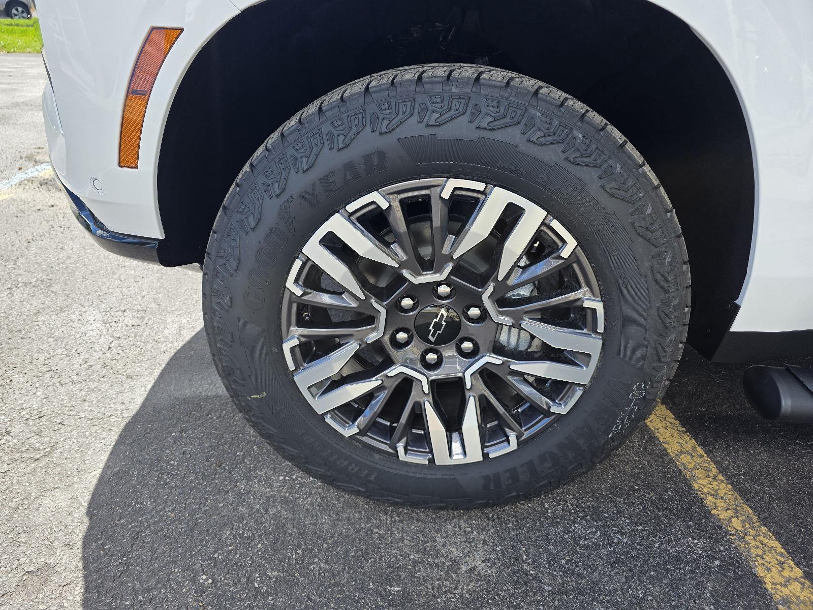 2027 Chevrolet Tahoe Z71 - Photo 9