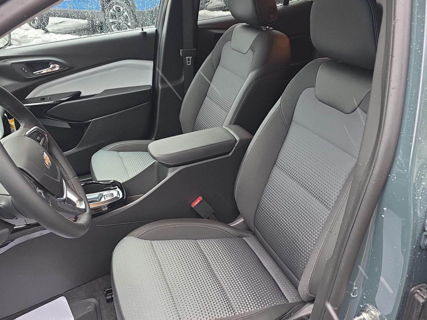 2025 Chevrolet Trax LT - Photo 17