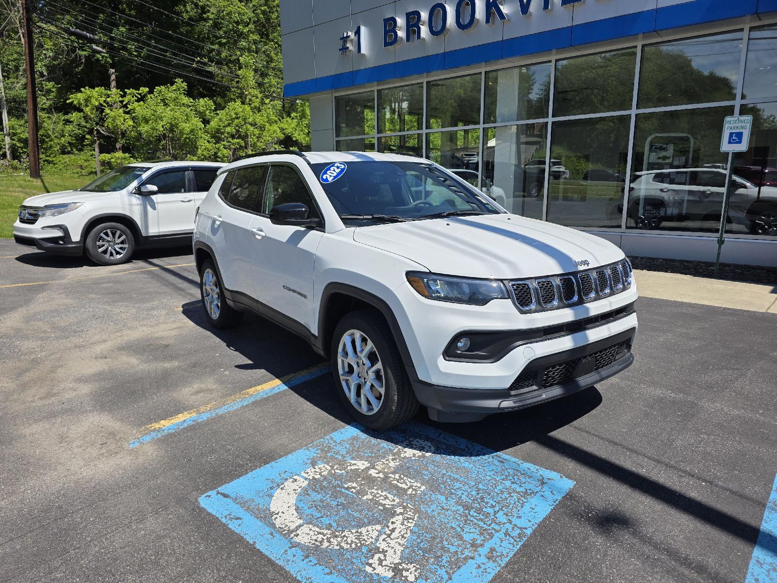 2023 Jeep Compass Latitude Lux 4X4's photo