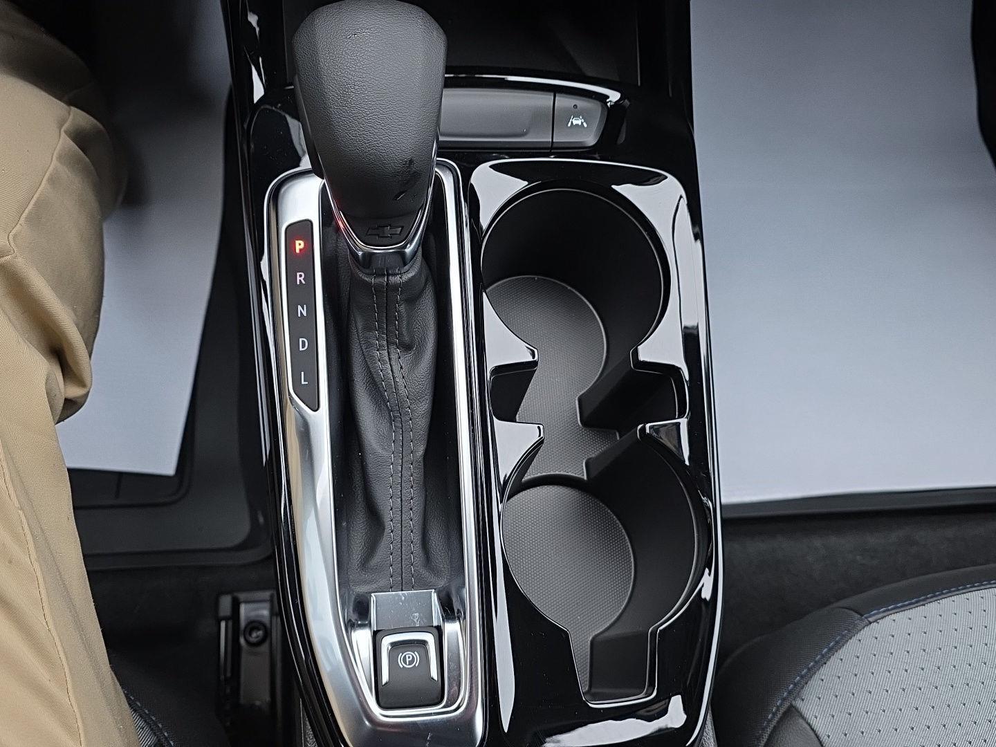 2025 Chevrolet Trax LT - Photo 14