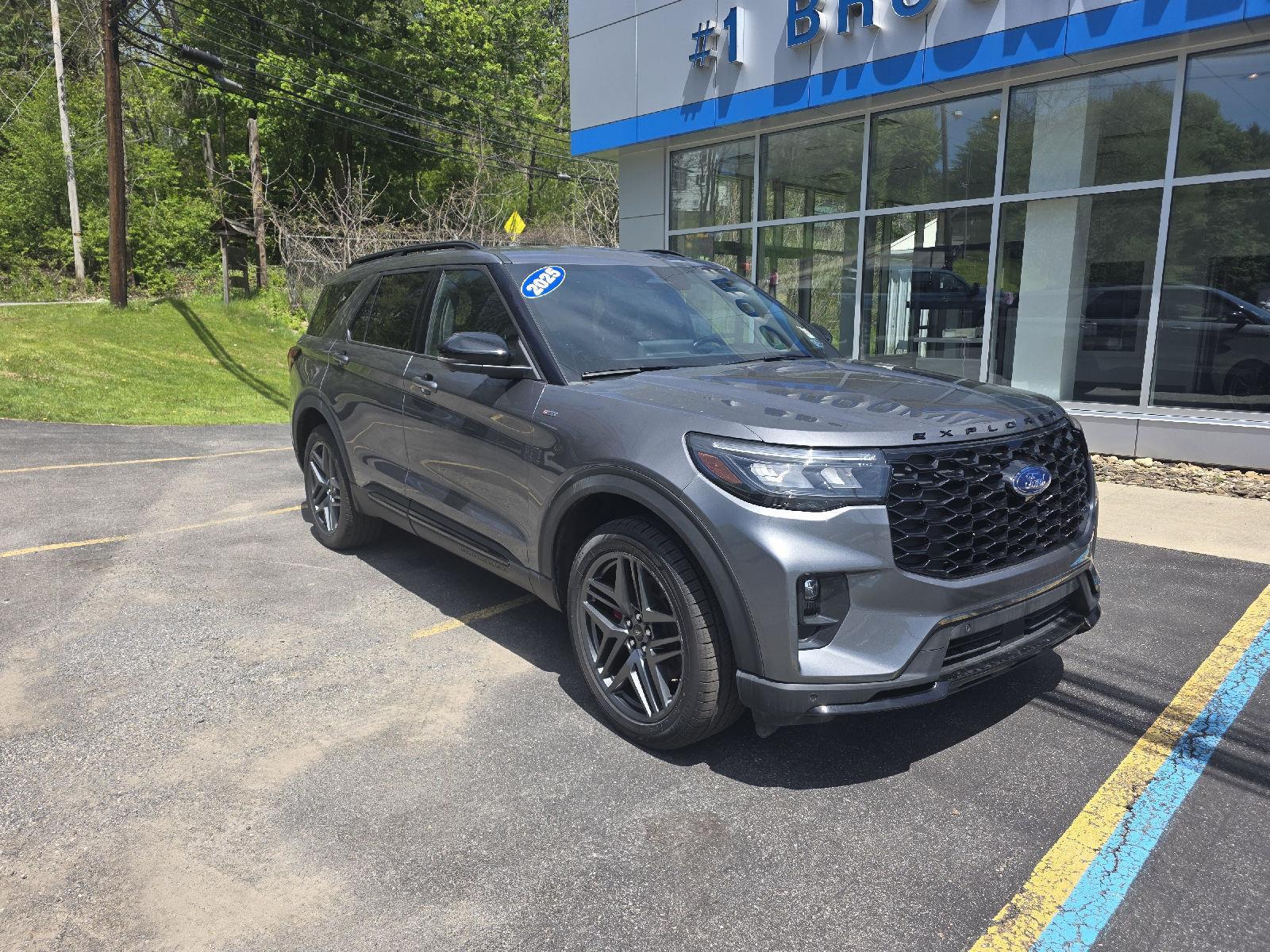 2025 Ford Explorer ST-LINE 4WD (PL535)'s photo