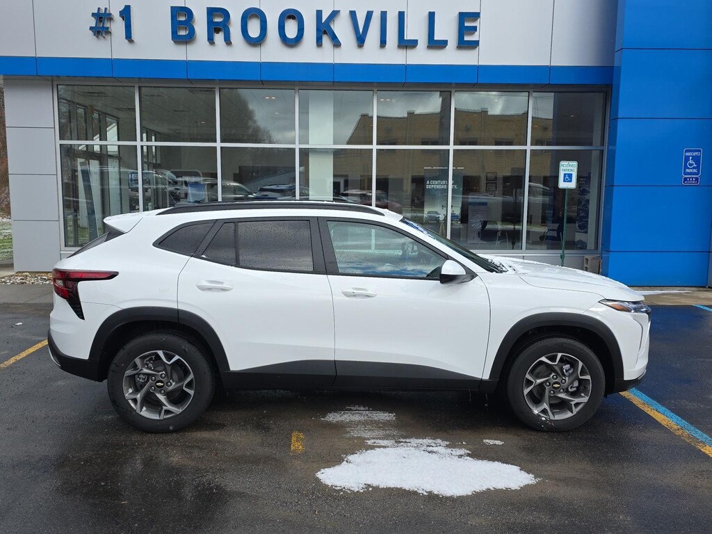 New 2025 Chevrolet Trax LT SUV