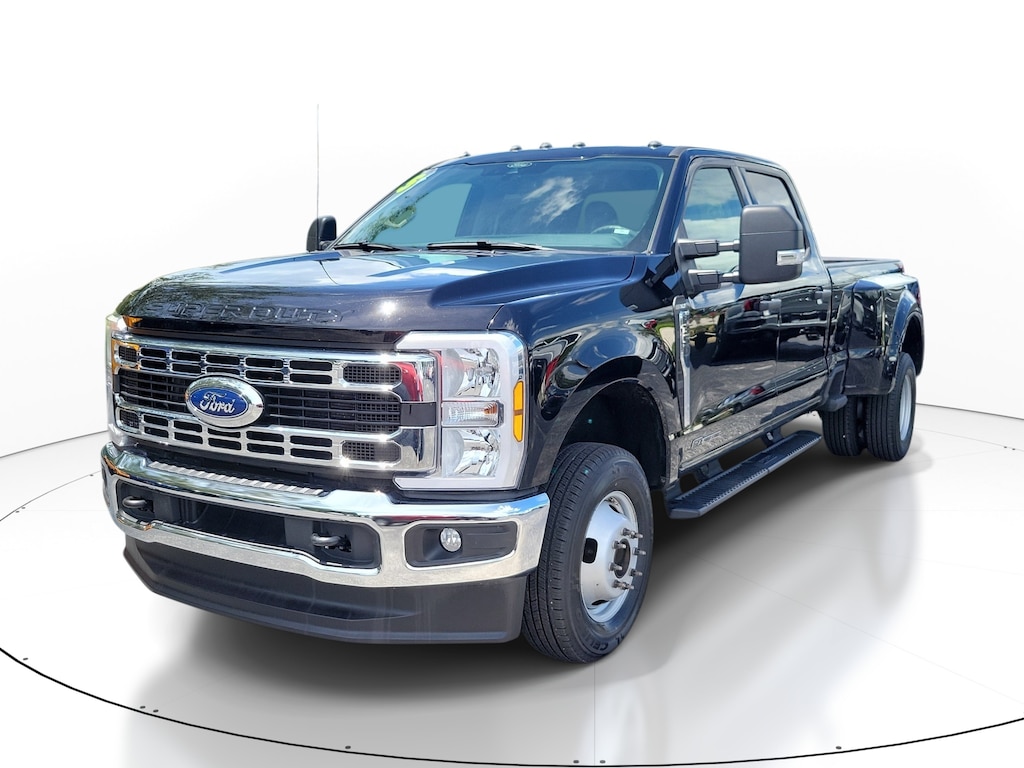 Used 2025 Ford F-350 XLT Truck Crew Cab