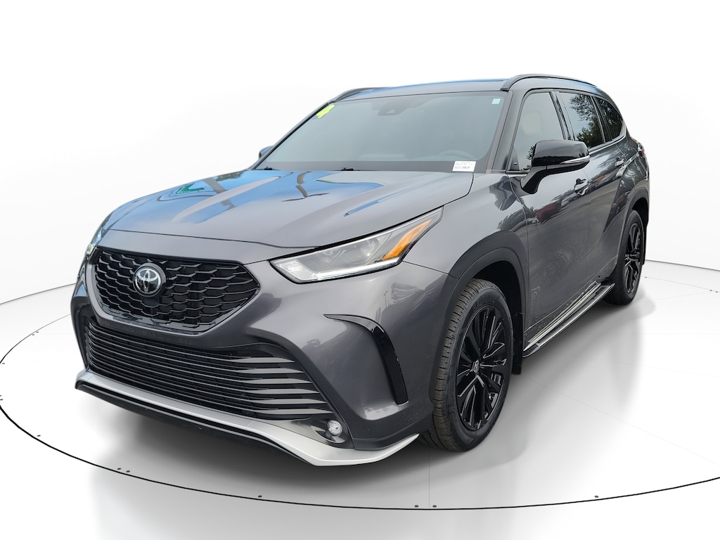 Used 2024 Toyota Highlander LE SUV