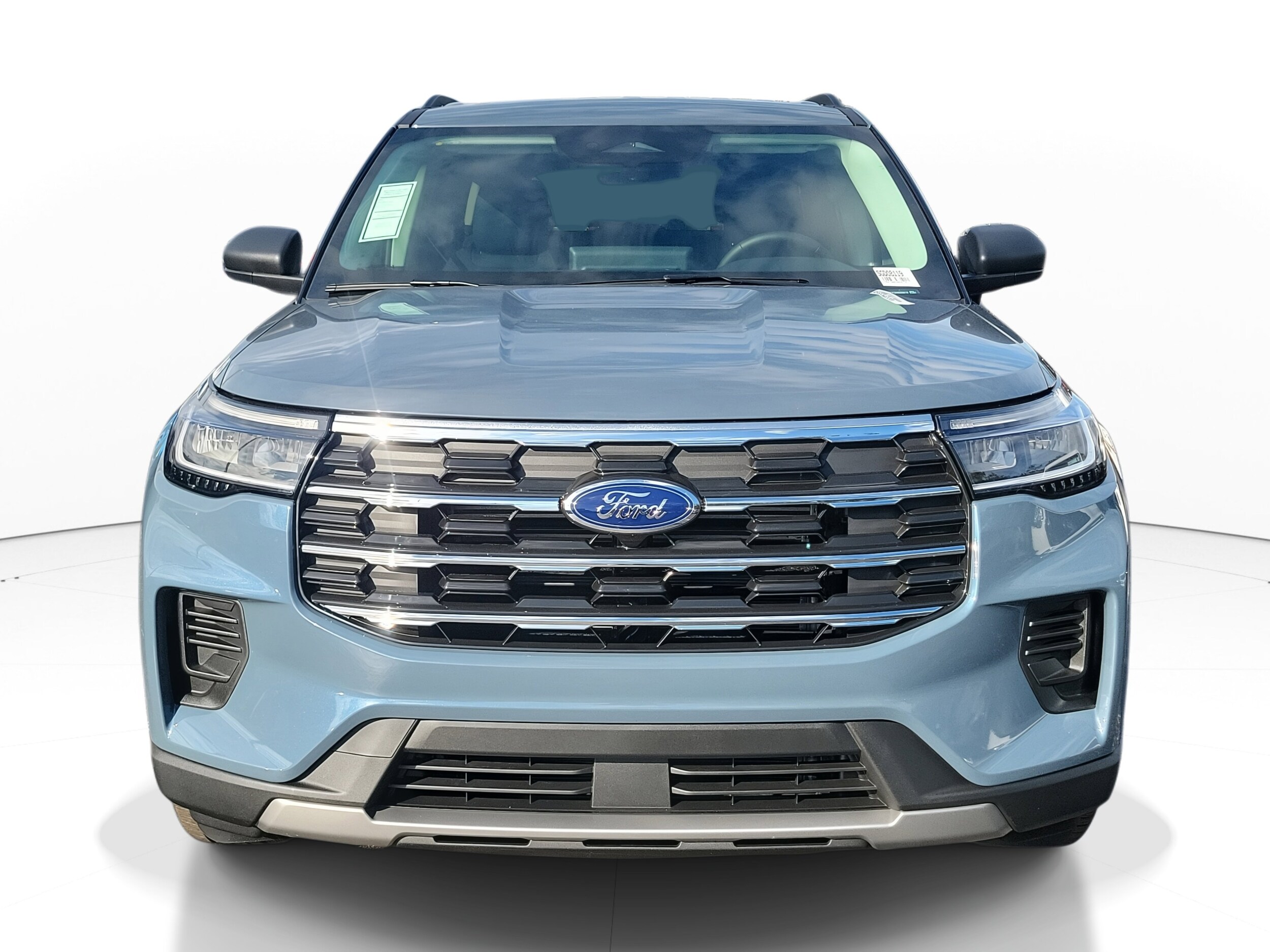 2025 Ford Explorer photo 2