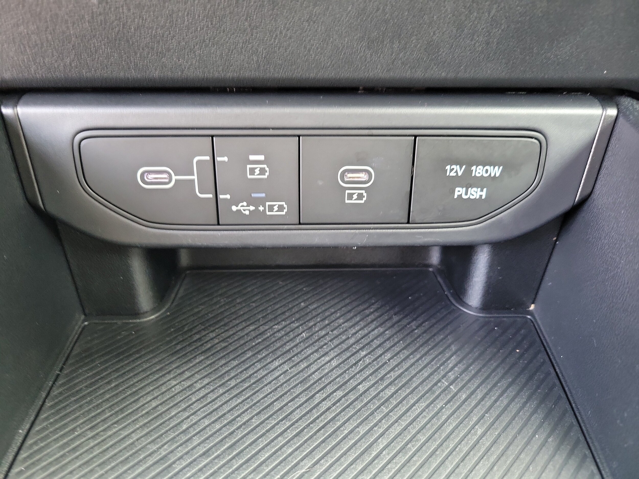 2025 Kia K4 LXS - Photo 16