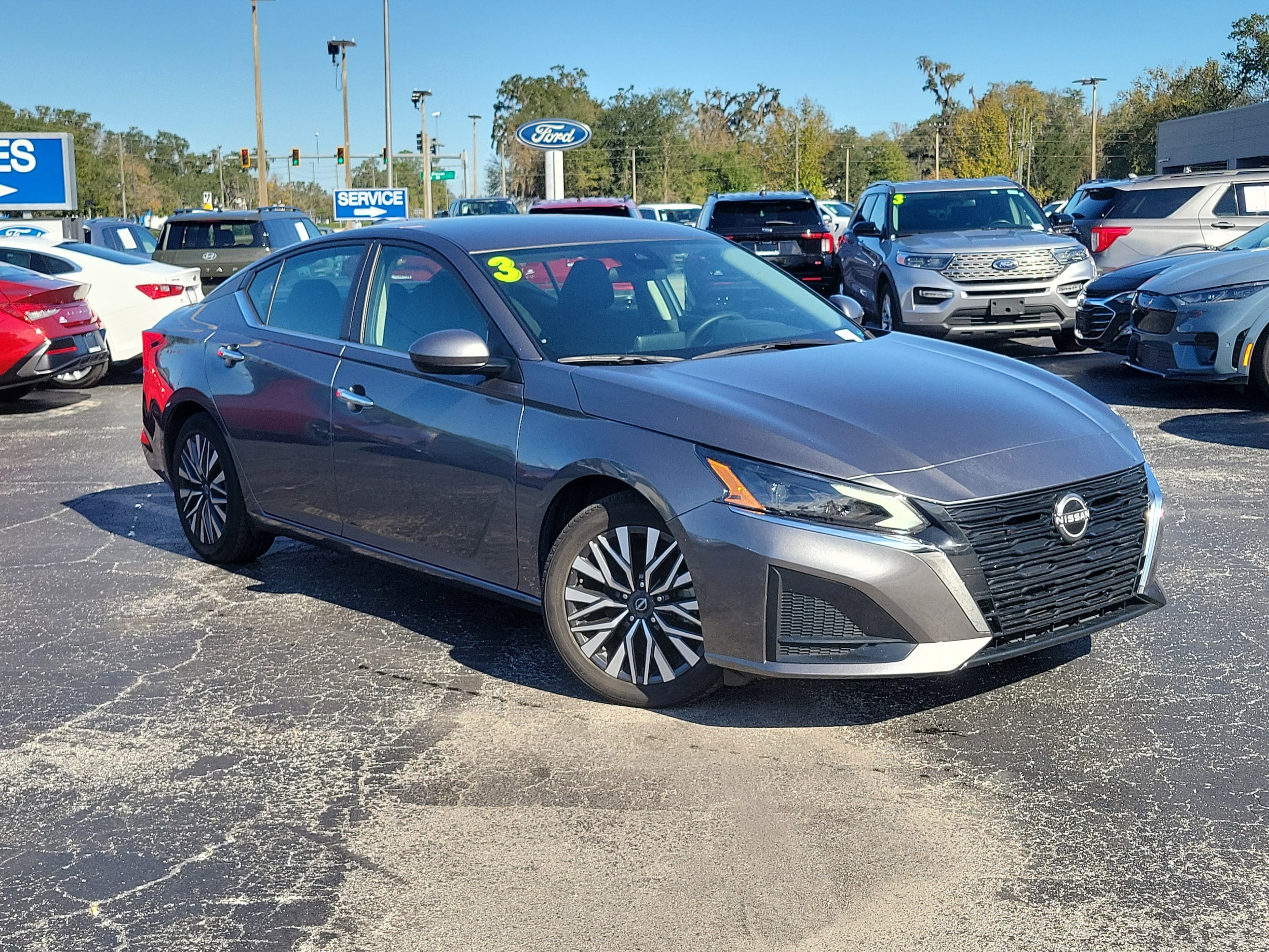 2023 Nissan Altima SV's photo