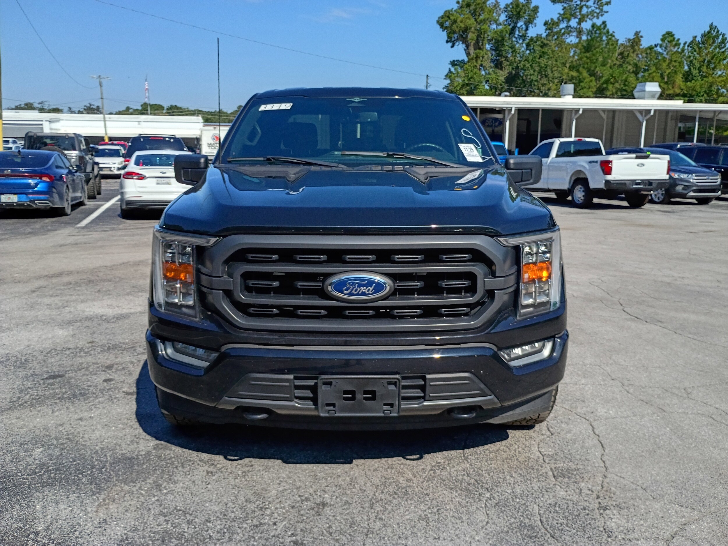 2023 Ford F-150 XLT photo 3