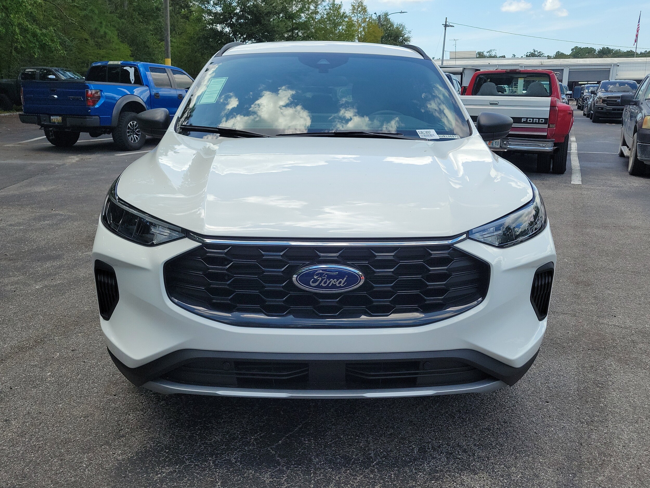 2025 Ford Escape ST-Line photo 2